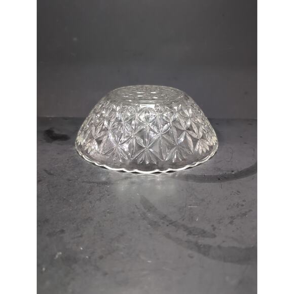Clear Pressed Glass Serving Bowl, 10" Glass Bowl,‎ Tableware, Vintage Glassware - Picture 8 of 10